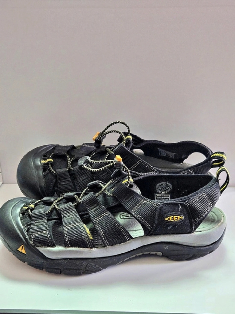 KEEN Newport H2 Closed-Toe Water Sandals Black & Yellow US 9.5